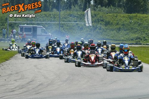 Startveld, onder aanvoering van Berguis, komt op stoom